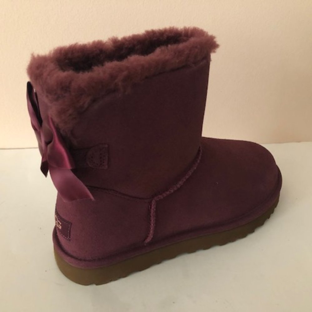 UGG Mini Bailey Bow Glimmer Metallic Suede Boot. Size: 8 - Picture 12 of 13